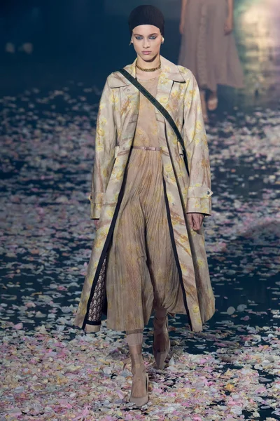 Look 27